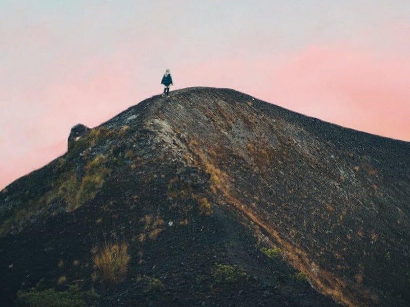 jalan menuju puncak gunung batur