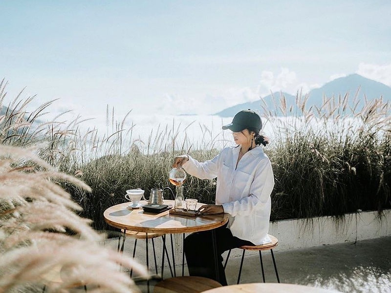 cafe di atas awan kintamani