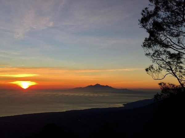 Paket Mendaki Gunung Abang